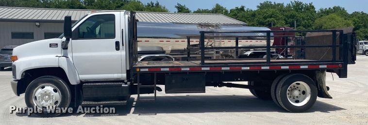 image for item DM4175 2004 GMC C6500  flatbed truck