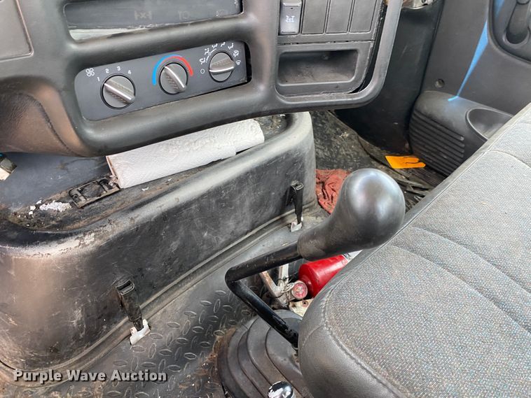 image for item DM4175 2004 GMC C6500  flatbed truck