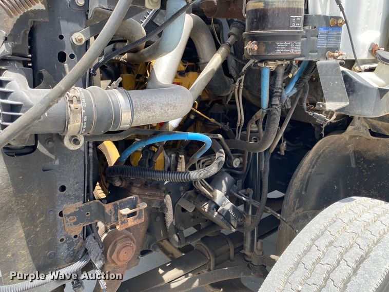 image for item DM4175 2004 GMC C6500  flatbed truck