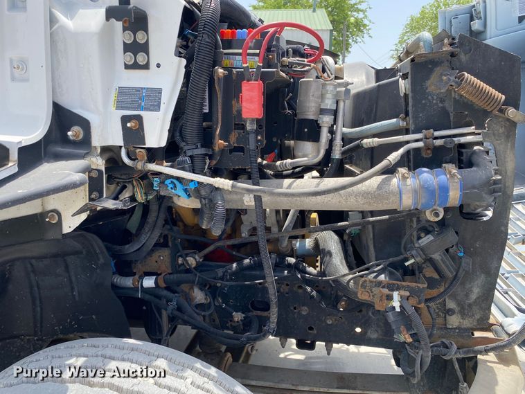 image for item DM4175 2004 GMC C6500  flatbed truck