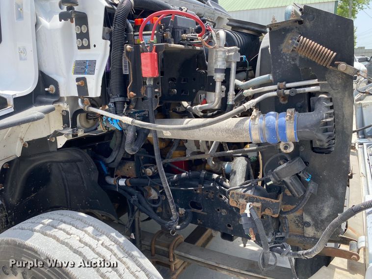 image for item DM4175 2004 GMC C6500  flatbed truck