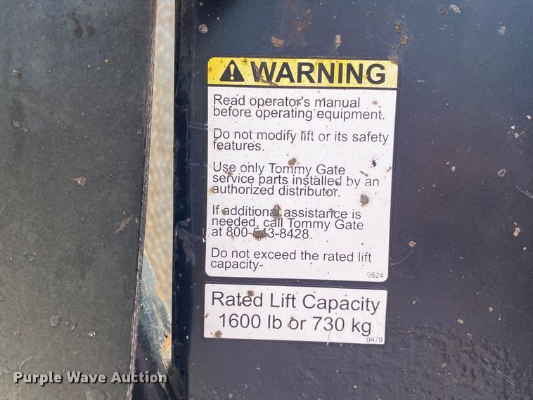 image for item DM4175 2004 GMC C6500  flatbed truck