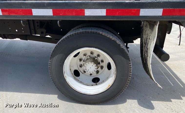 image for item DM4175 2004 GMC C6500  flatbed truck