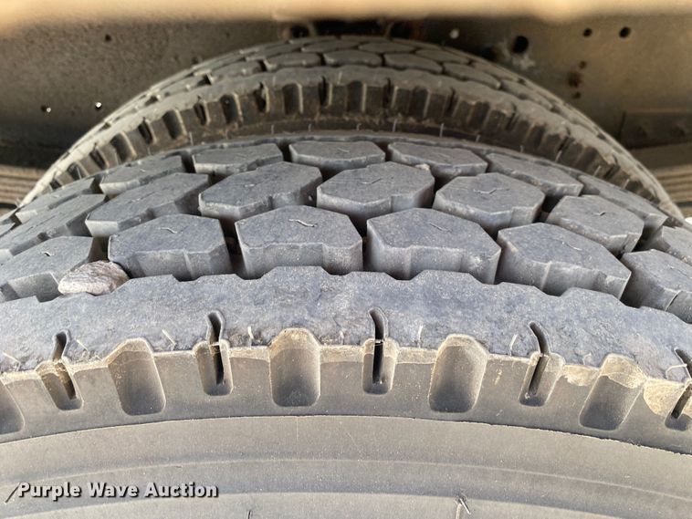 image for item DM4175 2004 GMC C6500  flatbed truck