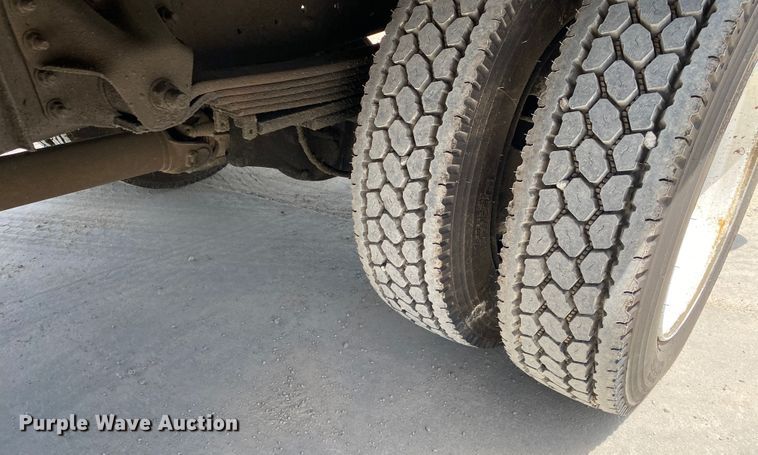 image for item DM4175 2004 GMC C6500  flatbed truck