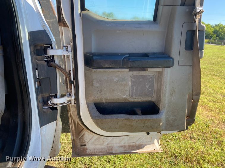 image for item DM4229 2018 Ford F550  SuperCab flatbed truck