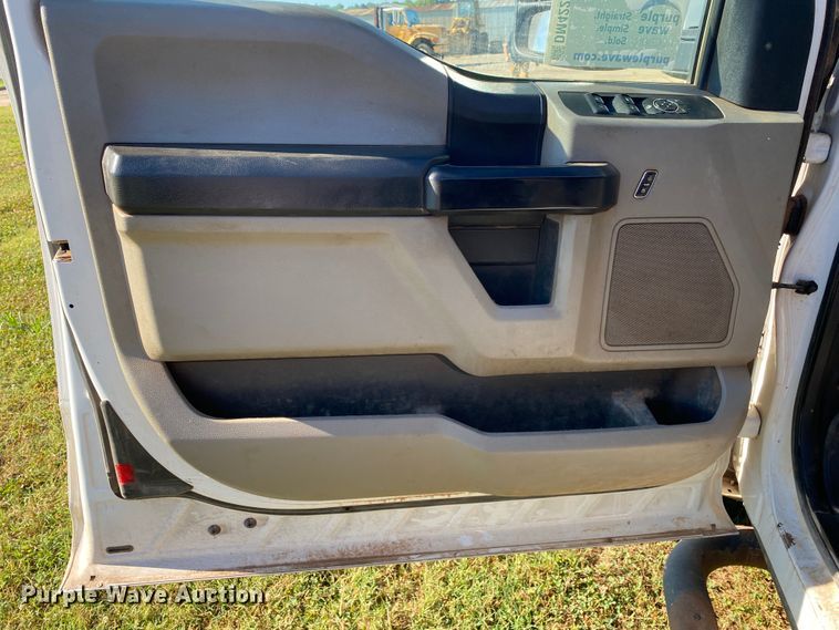 image for item DM4229 2018 Ford F550  SuperCab flatbed truck