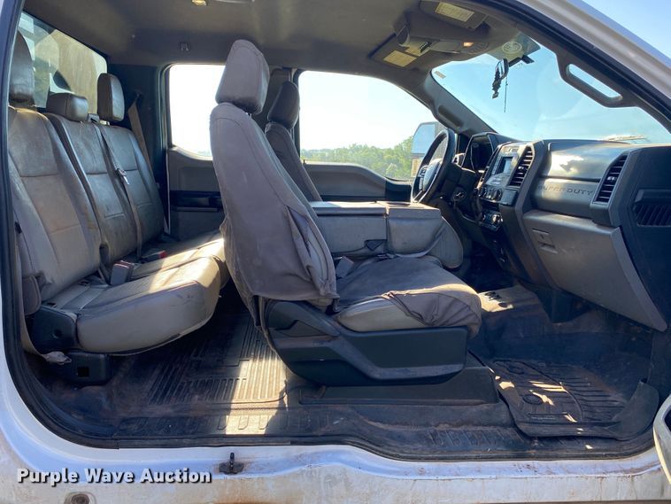 image for item DM4229 2018 Ford F550  SuperCab flatbed truck