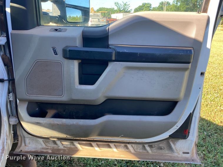 image for item DM4229 2018 Ford F550  SuperCab flatbed truck