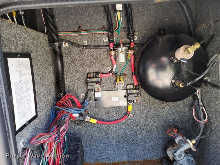 image for item DN6803 2004 Gulf Stream Sun Voyager 8378MXG  RV