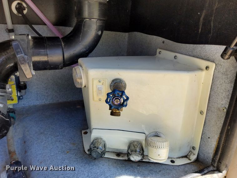 image for item DN6803 2004 Gulf Stream Sun Voyager 8378MXG  RV