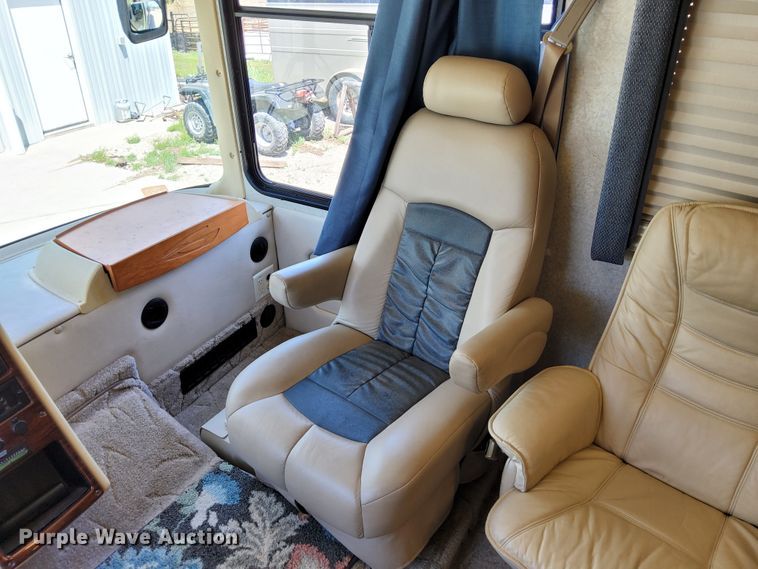 image for item DN6803 2004 Gulf Stream Sun Voyager 8378MXG  RV