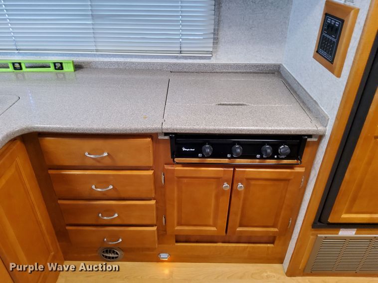 image for item DN6803 2004 Gulf Stream Sun Voyager 8378MXG  RV