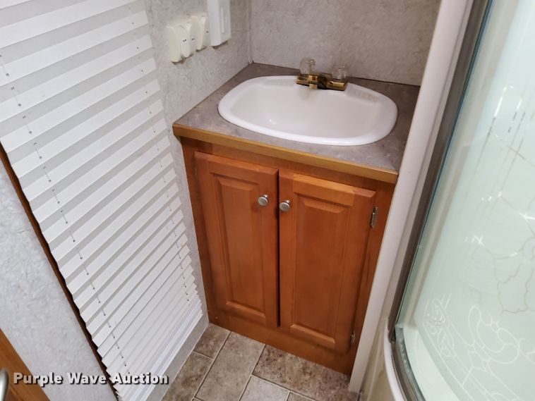 image for item DN6803 2004 Gulf Stream Sun Voyager 8378MXG  RV