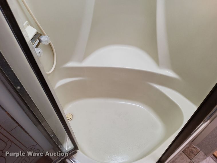 image for item DN6803 2004 Gulf Stream Sun Voyager 8378MXG  RV