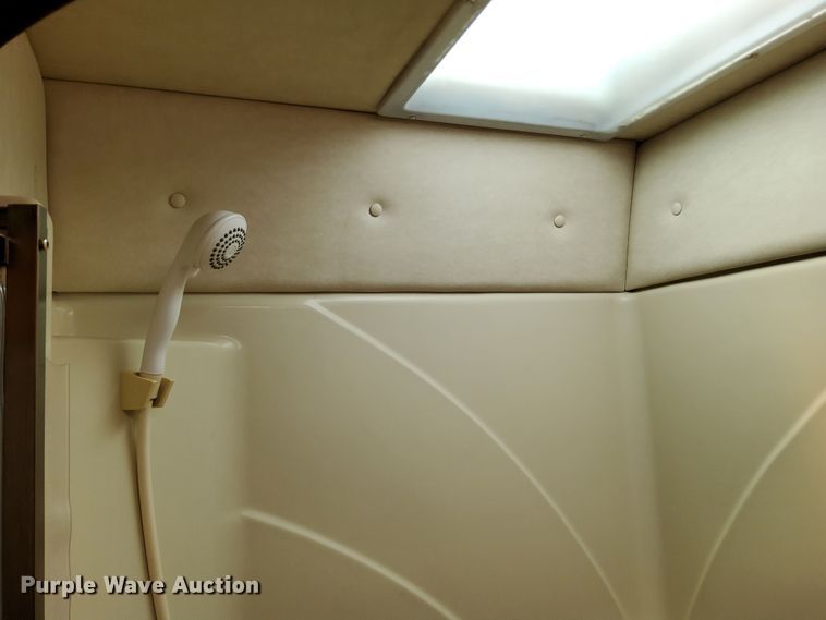 image for item DN6803 2004 Gulf Stream Sun Voyager 8378MXG  RV