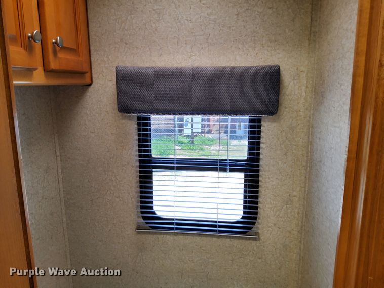 image for item DN6803 2004 Gulf Stream Sun Voyager 8378MXG  RV