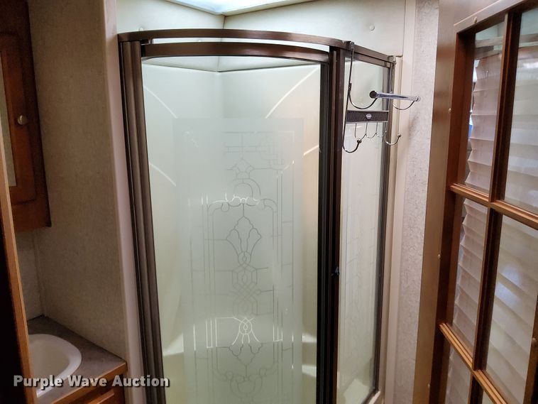 image for item DN6803 2004 Gulf Stream Sun Voyager 8378MXG  RV