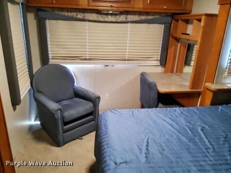 image for item DN6803 2004 Gulf Stream Sun Voyager 8378MXG  RV