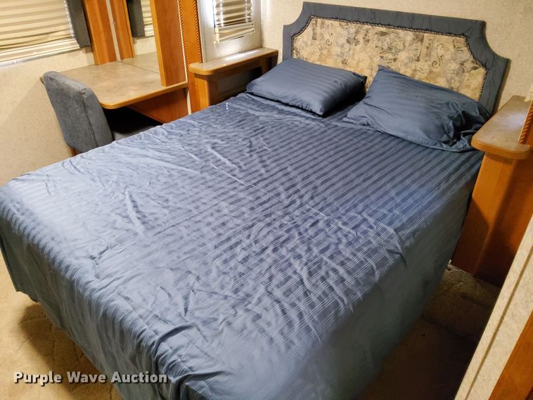 image for item DN6803 2004 Gulf Stream Sun Voyager 8378MXG  RV