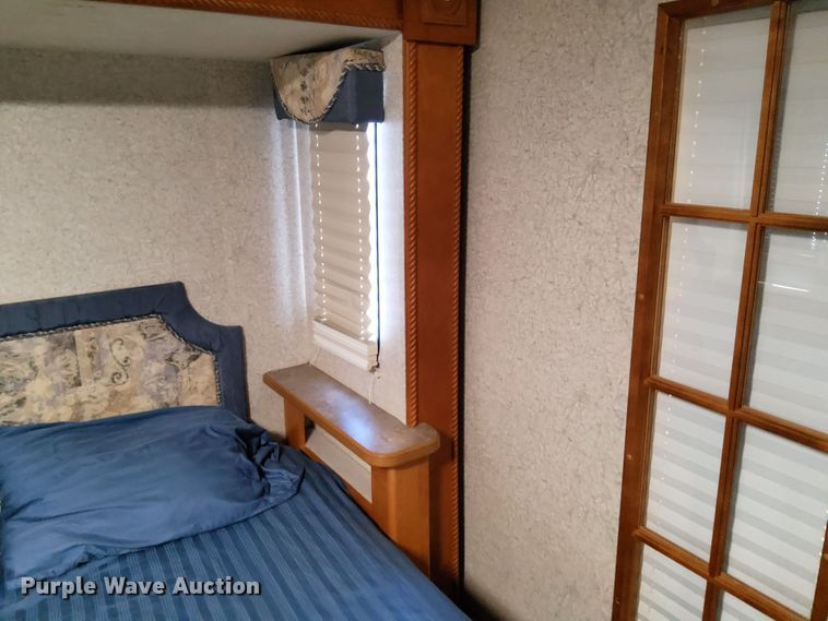 image for item DN6803 2004 Gulf Stream Sun Voyager 8378MXG  RV