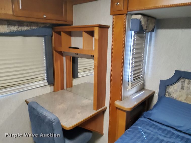 image for item DN6803 2004 Gulf Stream Sun Voyager 8378MXG  RV