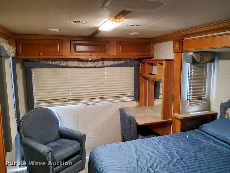 image for item DN6803 2004 Gulf Stream Sun Voyager 8378MXG  RV