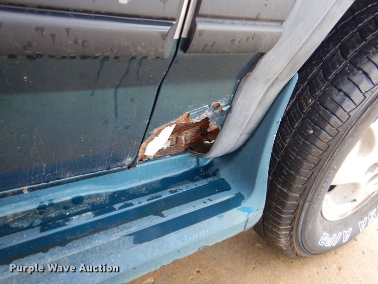 image for item DP4333 1995 Dodge Dakota  Club Cab pickup truck