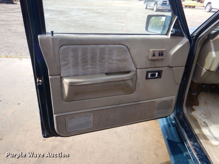 image for item DP4333 1995 Dodge Dakota  Club Cab pickup truck