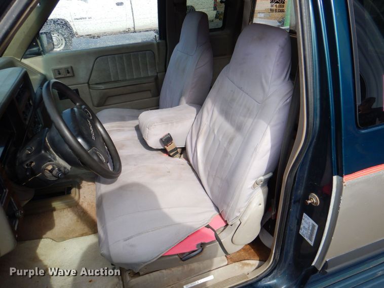 image for item DP4333 1995 Dodge Dakota  Club Cab pickup truck