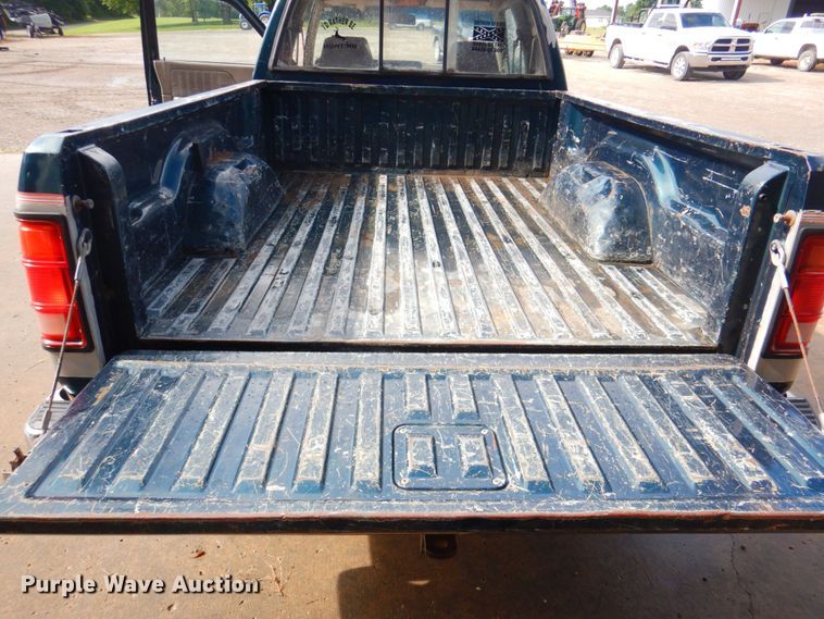 image for item DP4333 1995 Dodge Dakota  Club Cab pickup truck