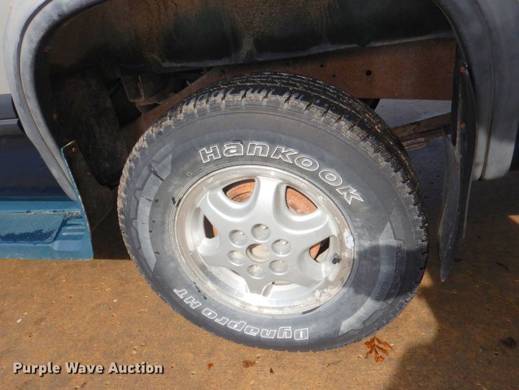 image for item DP4333 1995 Dodge Dakota  Club Cab pickup truck