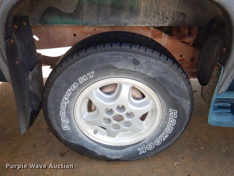 image for item DP4333 1995 Dodge Dakota  Club Cab pickup truck