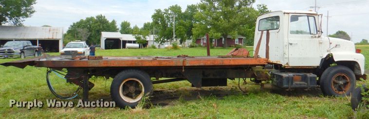 image for item DP4339 1974 Ford 700  rollback truck