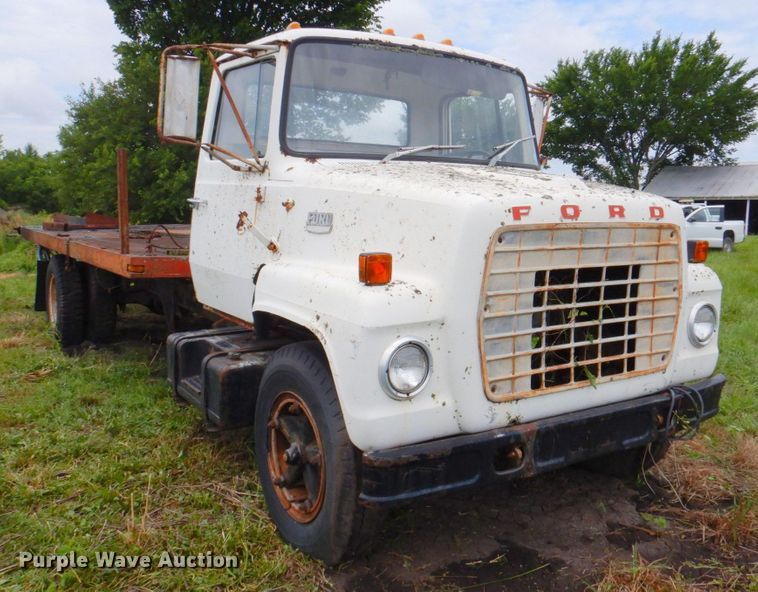 image for item DP4339 1974 Ford 700  rollback truck