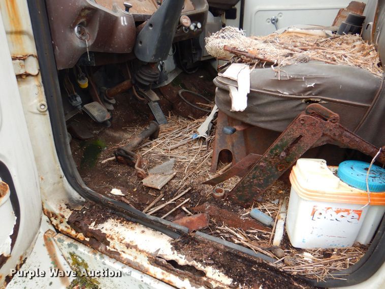 image for item DP4339 1974 Ford 700  rollback truck