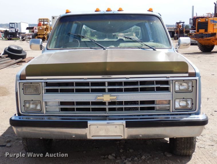 image for item DR1226 1985 Chevrolet Suburban  SUV