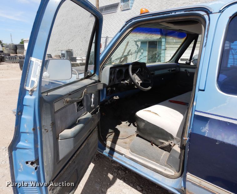 image for item DR1226 1985 Chevrolet Suburban  SUV