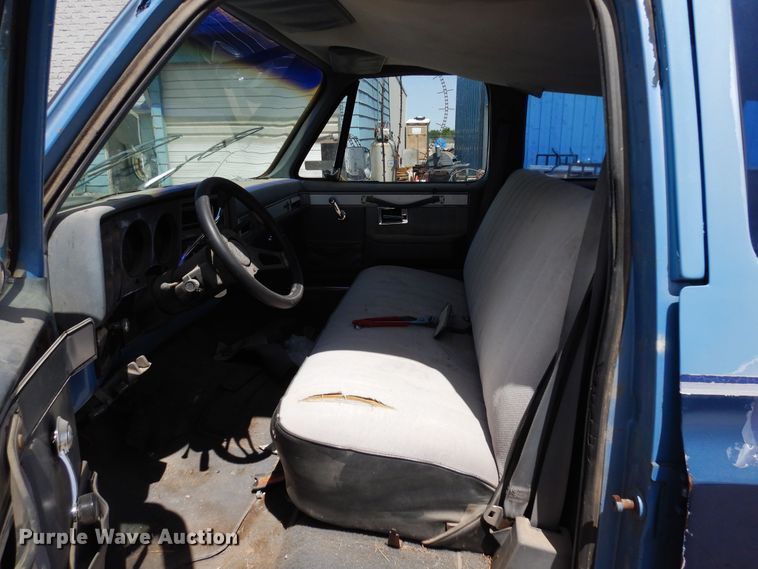 image for item DR1226 1985 Chevrolet Suburban  SUV