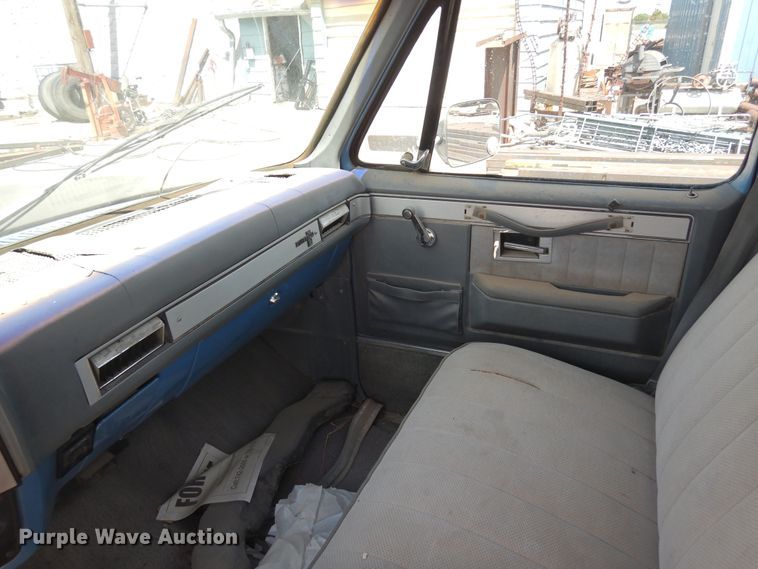 image for item DR1226 1985 Chevrolet Suburban  SUV