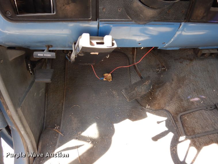 image for item DR1226 1985 Chevrolet Suburban  SUV