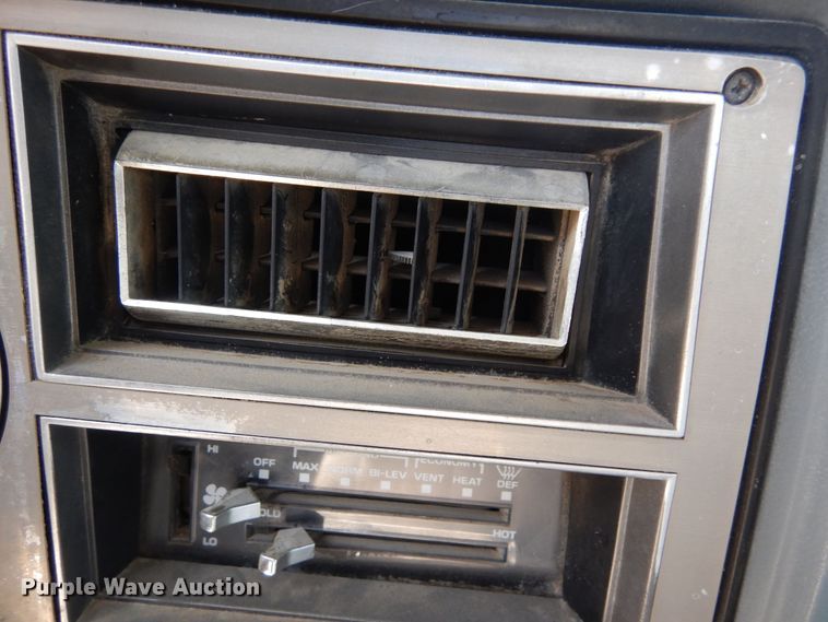 image for item DR1226 1985 Chevrolet Suburban  SUV