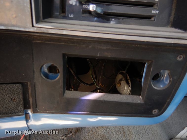 image for item DR1226 1985 Chevrolet Suburban  SUV