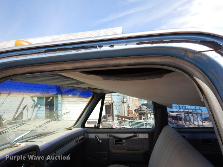 image for item DR1226 1985 Chevrolet Suburban  SUV