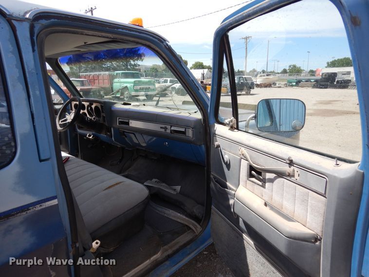 image for item DR1226 1985 Chevrolet Suburban  SUV