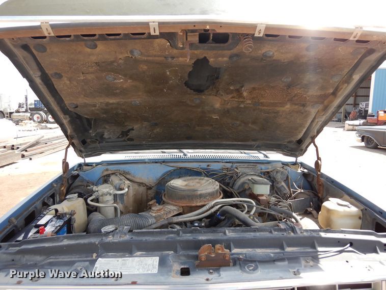 image for item DR1226 1985 Chevrolet Suburban  SUV