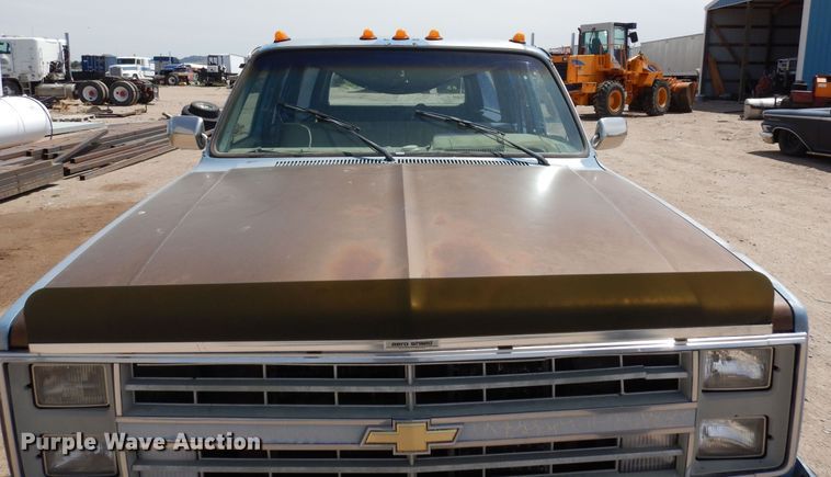 image for item DR1226 1985 Chevrolet Suburban  SUV