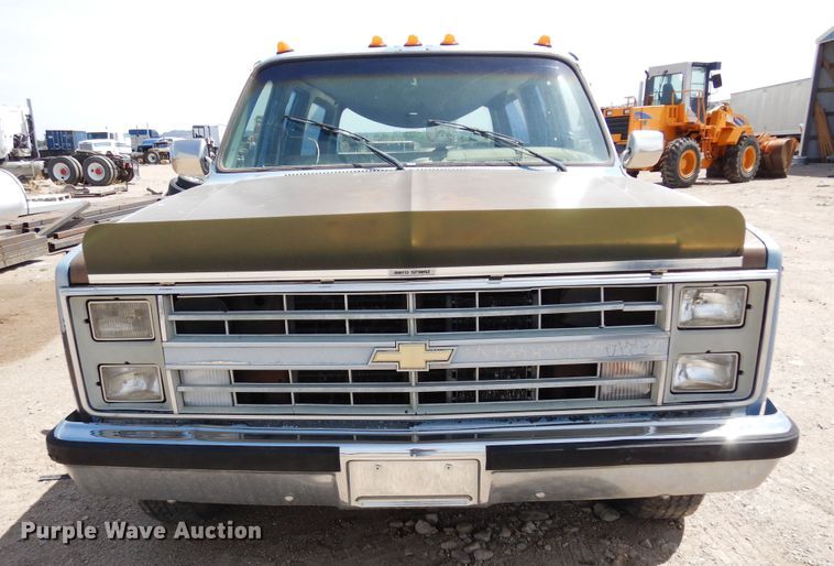 image for item DR1226 1985 Chevrolet Suburban  SUV