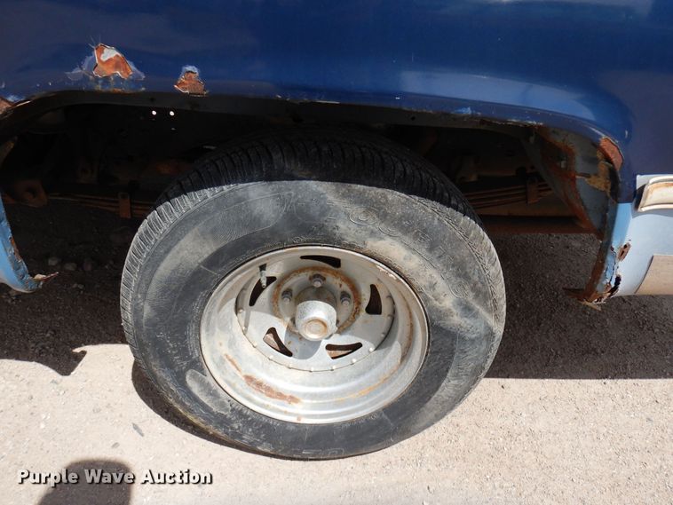 image for item DR1226 1985 Chevrolet Suburban  SUV