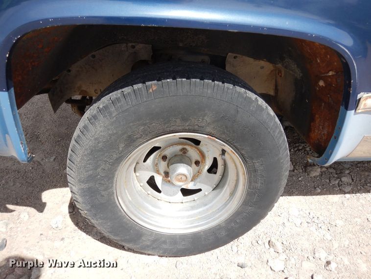 image for item DR1226 1985 Chevrolet Suburban  SUV